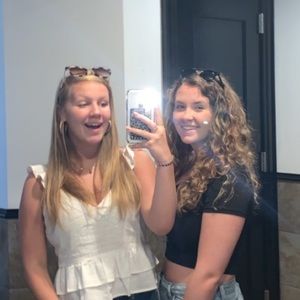 Meet your Posher, Abbey